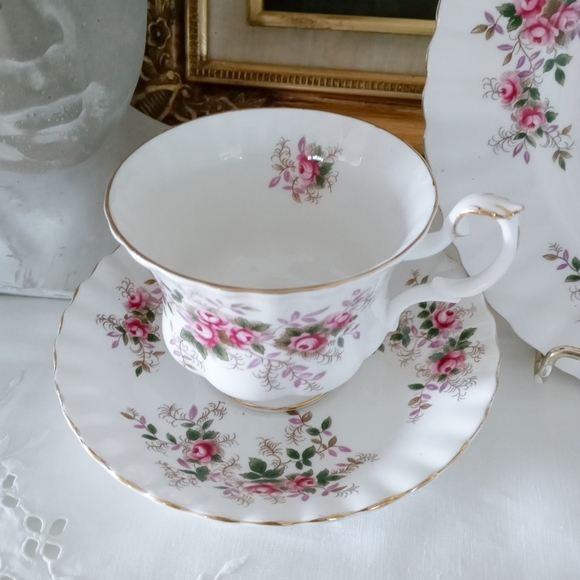 Royal Albert Lovely Romantic Tea Cup Set - Picture 2 of 5
